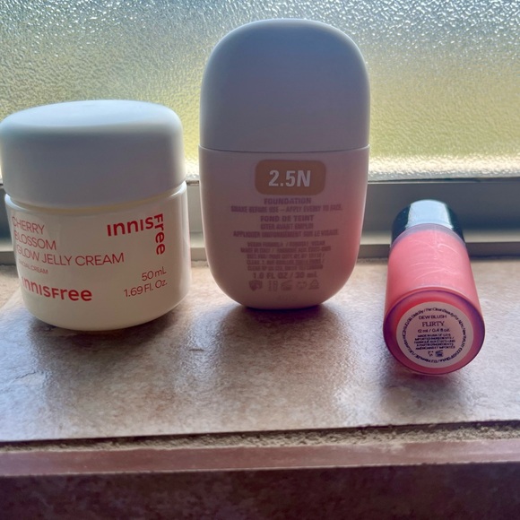 Gently used makeup bundle - Picture 4 of 10